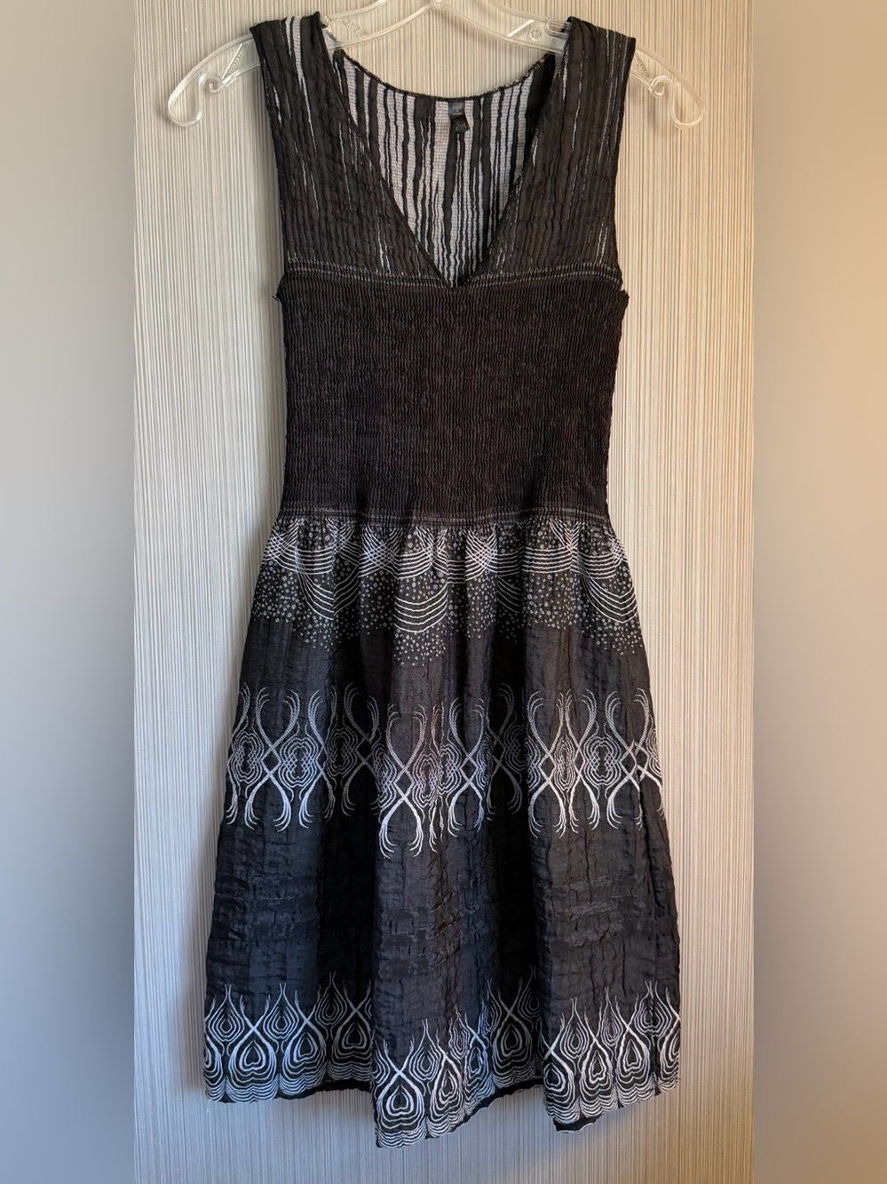 Lapis Black White Dress, V Neck, Sleeveless, Size Medium